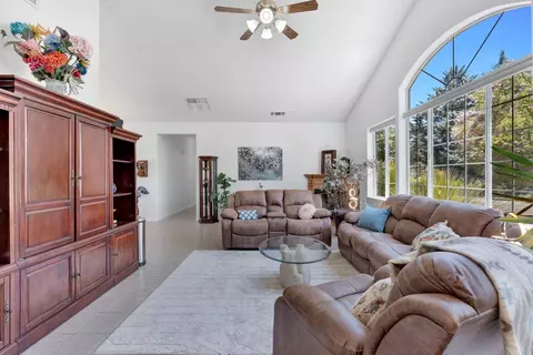 Living - 22250 Stabulis Ct, Madera, CA 93638 photo 2 of 5