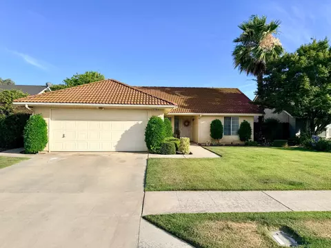2720 Driftwood Dr, Madera, CA 93637