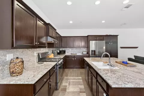 Kitchen - 3866 Sussex Ave, Clovis, CA 93619 photo 5 of 7