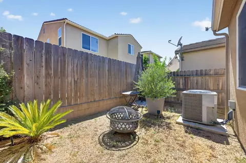 Exterior - 3866 Sussex Ave, Clovis, CA 93619 photo 4 of 5