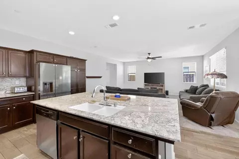 Kitchen - 3866 Sussex Ave, Clovis, CA 93619 photo 4 of 7