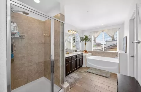 Bath - 3866 Sussex Ave, Clovis, CA 93619 photo 1 of 3
