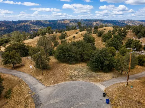 1 Lilley Mountain Ct, Coarsegold, CA 93614