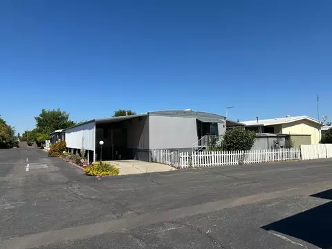 1724 Minnewawa Ave #SPC 2, Clovis, CA 93612
