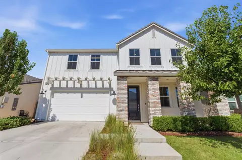 186 Sentinel Dr S, Madera, CA 93636