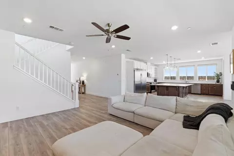 Entry Way - 186 Sentinel Dr S, Madera, CA 93636 photo 3 of 5