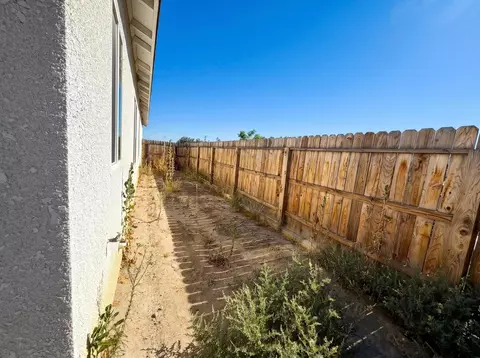 Exterior - 509 Sandtrap Ln, Lemoore, CA 93245 photo 5 of 6