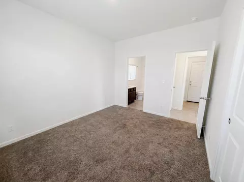 Bedroom - 509 Sandtrap Ln, Lemoore, CA 93245 photo 8 of 8