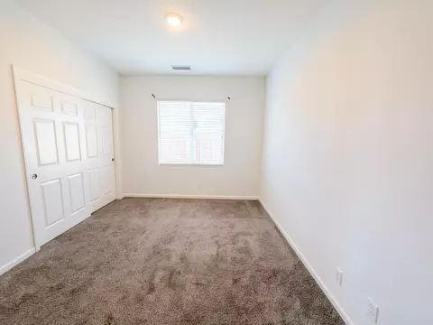 Bedroom - 509 Sandtrap Ln, Lemoore, CA 93245 photo 3 of 8