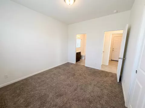 Bedroom - 509 Sandtrap Ln, Lemoore, CA 93245 photo 7 of 8