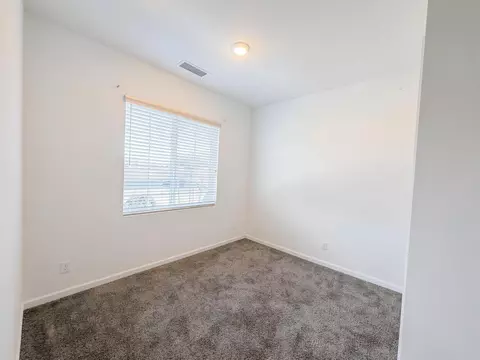 Bedroom - 509 Sandtrap Ln, Lemoore, CA 93245 photo 1 of 8