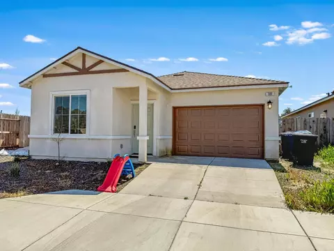 Exterior - 509 Sandtrap Ln, Lemoore, CA 93245 photo 2 of 6