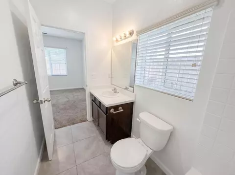 Bath - 509 Sandtrap Ln, Lemoore, CA 93245 photo 4 of 4