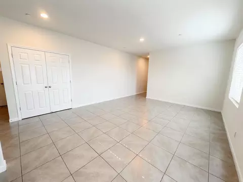Living - 509 Sandtrap Ln, Lemoore, CA 93245 photo 2 of 2