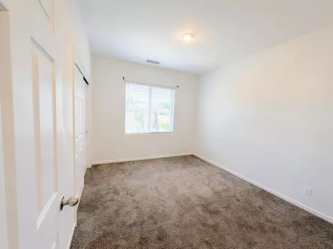 Bedroom - 509 Sandtrap Ln, Lemoore, CA 93245 photo 4 of 8