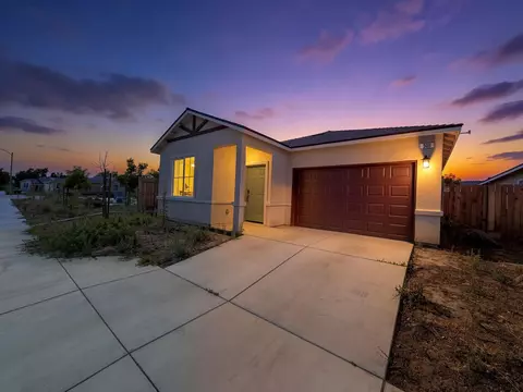Exterior - 509 Sandtrap Ln, Lemoore, CA 93245 photo 6 of 6