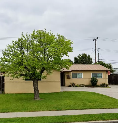 1116 Lassen Dr, Hanford, CA 93230