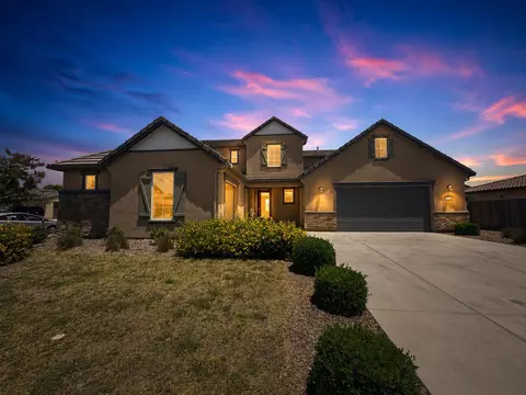 2698 N Arroyo Ave, Fresno, CA 93727