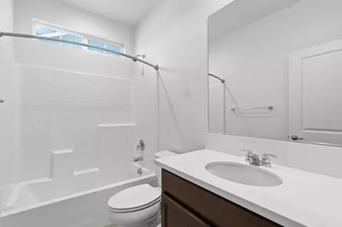 Bath - 4322 Hillside Rd, Madera, CA 93636 photo 1 of 2