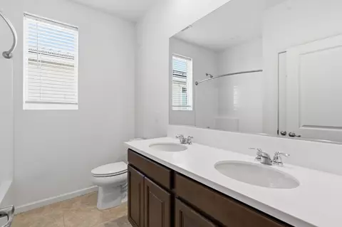 Bath - 4322 Hillside Rd, Madera, CA 93636 photo 2 of 2