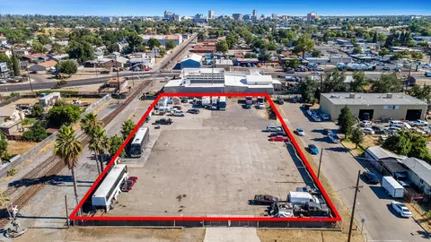 1206 N Effie St, Fresno, CA 93703