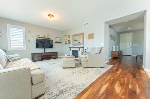 1128 Caddie Loop, Lemoore, CA 93245 photo 5