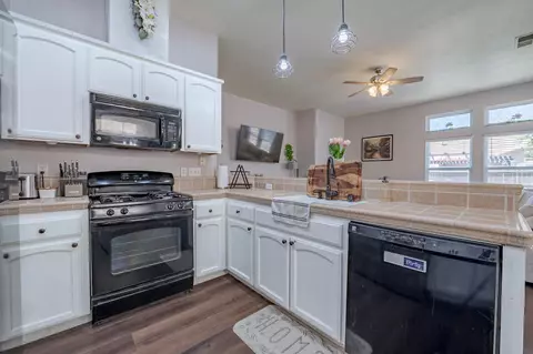 Kitchen - 2657 Peanut, Madera, CA 93637 photo 3 of 3