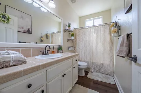 Bath - 2657 Peanut, Madera, CA 93637 photo 1 of 3