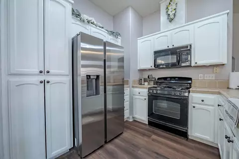 Kitchen - 2657 Peanut, Madera, CA 93637 photo 2 of 3