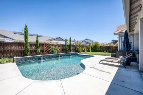 Exterior - 1715 N Renn Ave, Clovis, CA 93619 photo 8 of 11