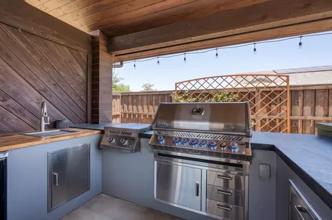 Kitchen - 1715 N Renn Ave, Clovis, CA 93619 photo 10 of 10