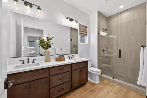 Bath - 1715 N Renn Ave, Clovis, CA 93619 photo 6 of 7