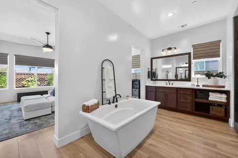 Entry Way - 1715 N Renn Ave, Clovis, CA 93619 photo 3 of 4