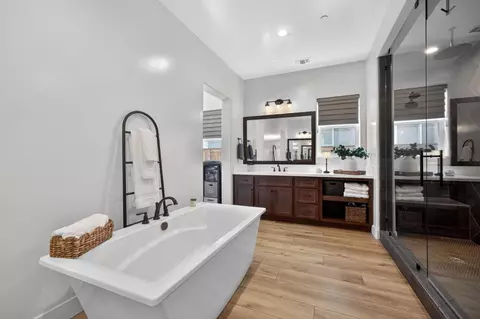 Bath - 1715 N Renn Ave, Clovis, CA 93619 photo 3 of 7