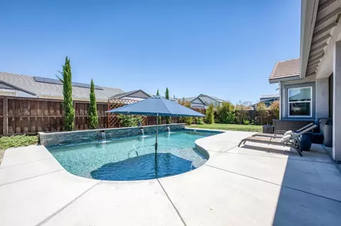 Exterior - 1715 N Renn Ave, Clovis, CA 93619 photo 4 of 11