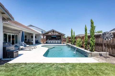 Exterior - 1715 N Renn Ave, Clovis, CA 93619 photo 6 of 11