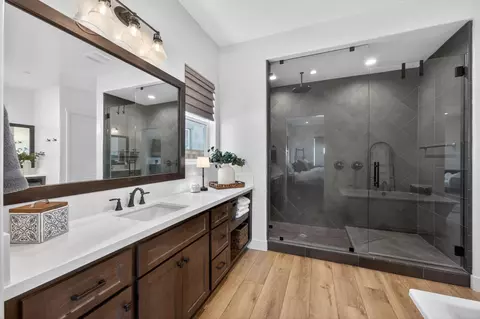 Bath - 1715 N Renn Ave, Clovis, CA 93619 photo 2 of 7