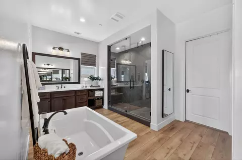 Bath - 1715 N Renn Ave, Clovis, CA 93619 photo 4 of 7