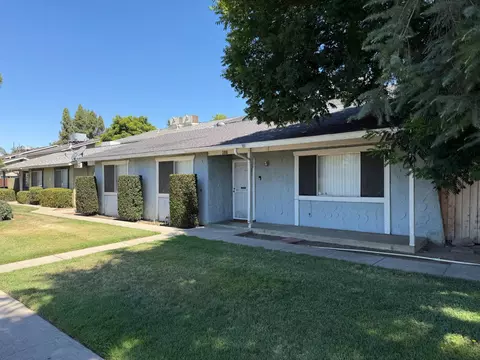 637 W Ashlan Ave, Clovis, CA 93612 photo 2