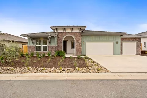 8226 Iron Creek Dr, Friant, CA 93626