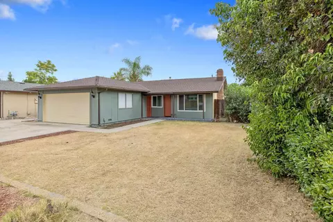 Exterior - 534 W Swift Ave, Clovis, CA 93612 photo 2 of 6