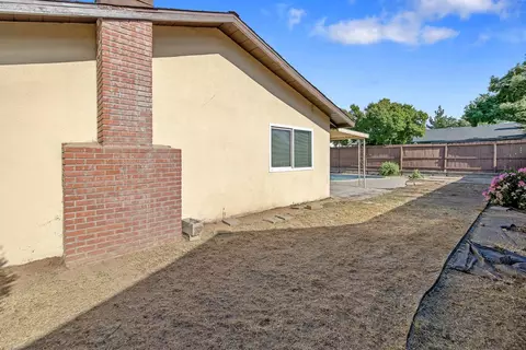 Exterior - 534 W Swift Ave, Clovis, CA 93612 photo 5 of 6