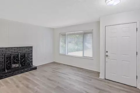 Living - 534 W Swift Ave, Clovis, CA 93612 photo 4 of 5