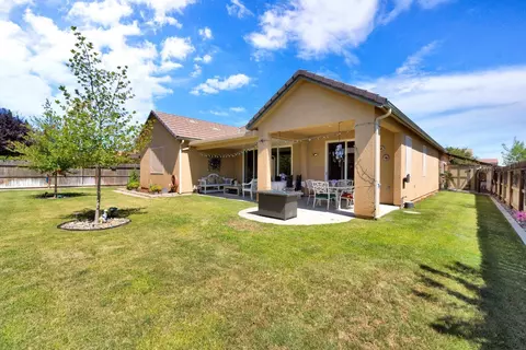 Exterior - 3992 Flint Ave, Clovis, CA 93619 photo 4 of 6