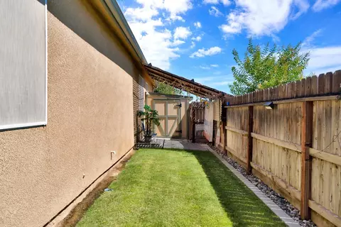 Exterior - 3992 Flint Ave, Clovis, CA 93619 photo 5 of 6