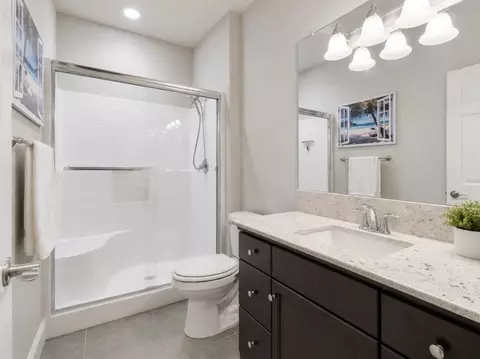Bath - 3992 Flint Ave, Clovis, CA 93619 photo 3 of 3