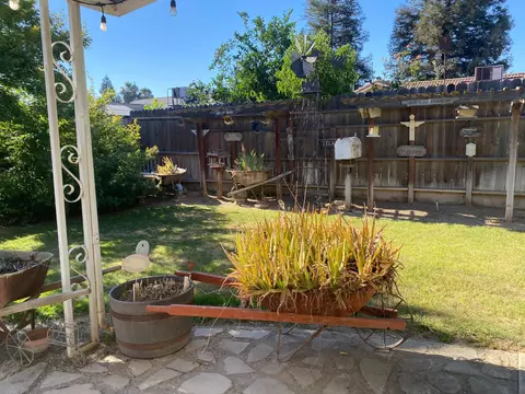 Exterior - 609 Merlot Ave, Madera, CA 93637 photo 9 of 15