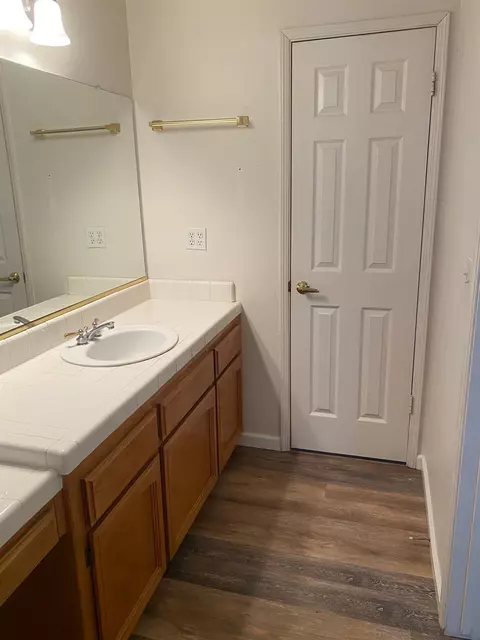 Bath - 609 Merlot Ave, Madera, CA 93637 photo 4 of 6