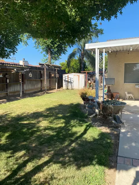 Exterior - 609 Merlot Ave, Madera, CA 93637 photo 6 of 15