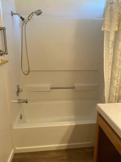 Bath - 609 Merlot Ave, Madera, CA 93637 photo 3 of 6
